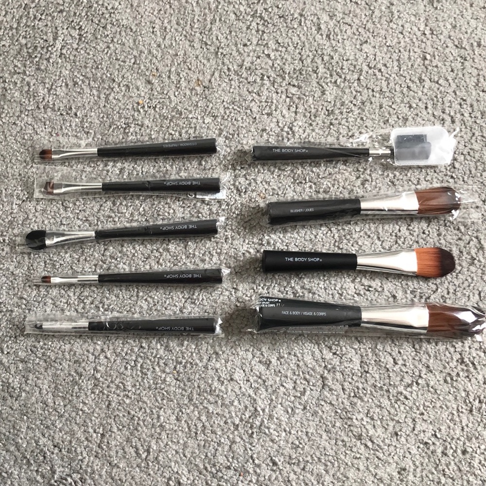 New Body Shop makeup brushes brush set 9 Rtl $170+